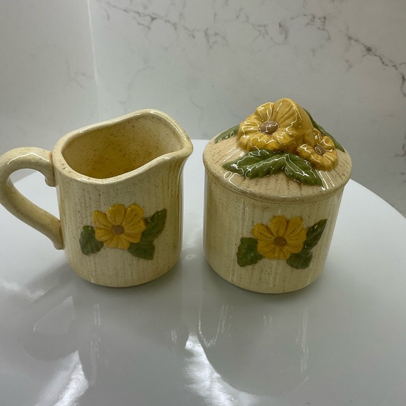 Vintage 70’s Flower/Butterfly Ceramic Sugar & Creamer Set - Picture 3 of 7